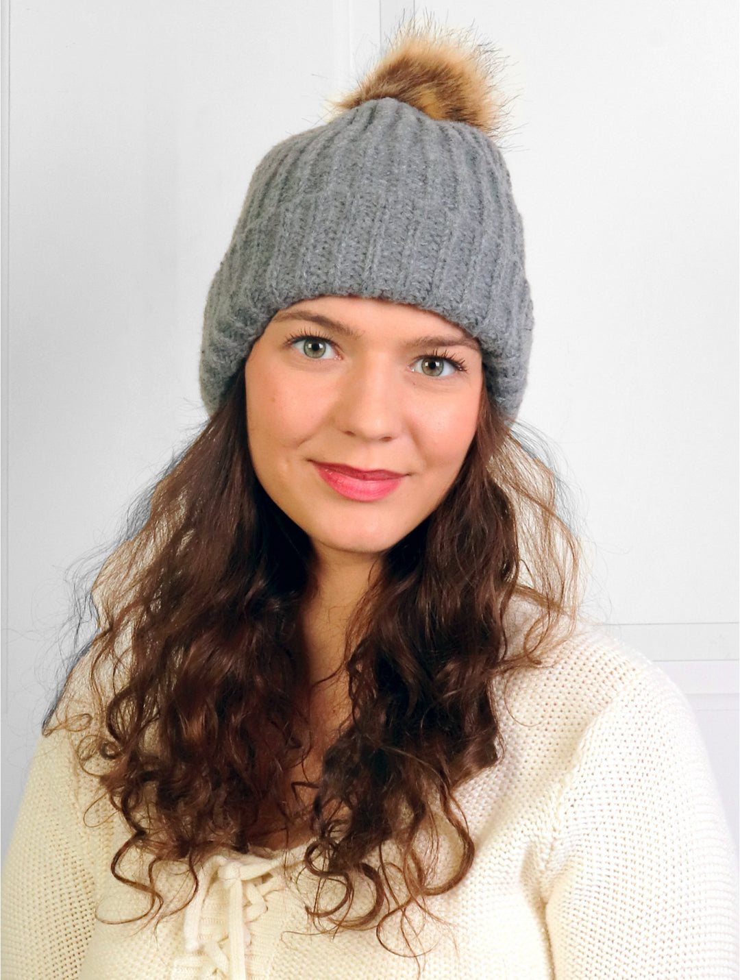 Cable Knitted Hat With Faux Fur - Grey